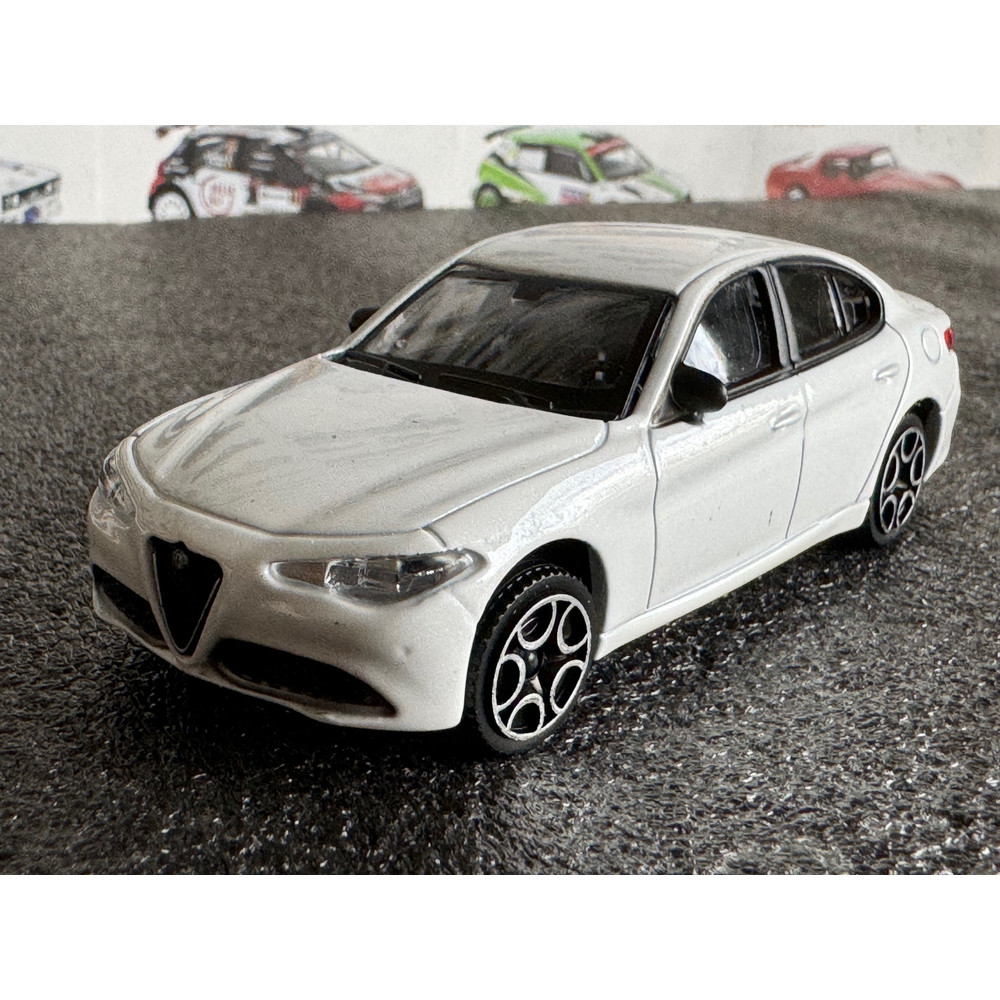 Alfa Romeo Giulia (2015) Alfa Romeo Giulia (2015)
