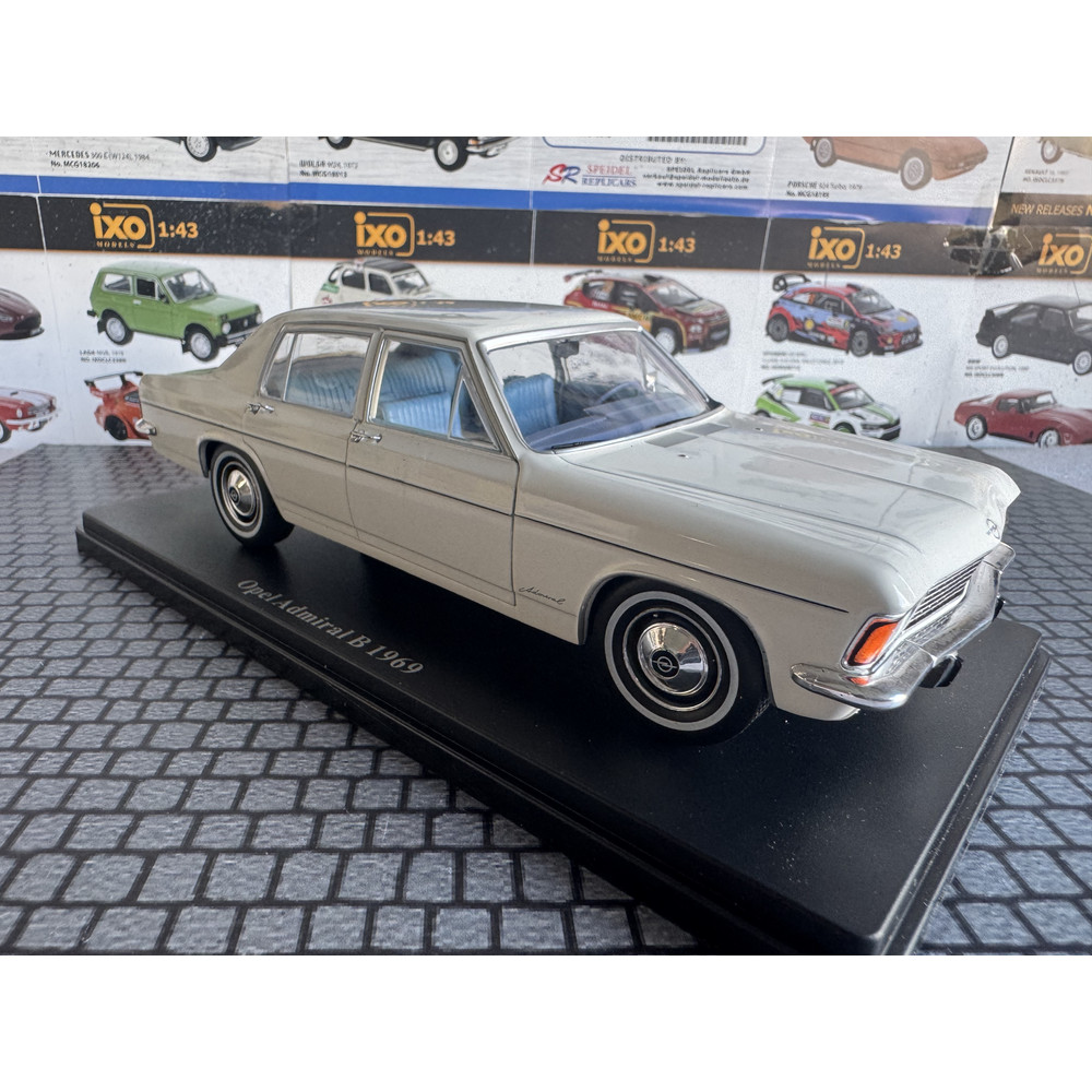 Opel Admiral B PLEXI VITRINBEN (1969)
