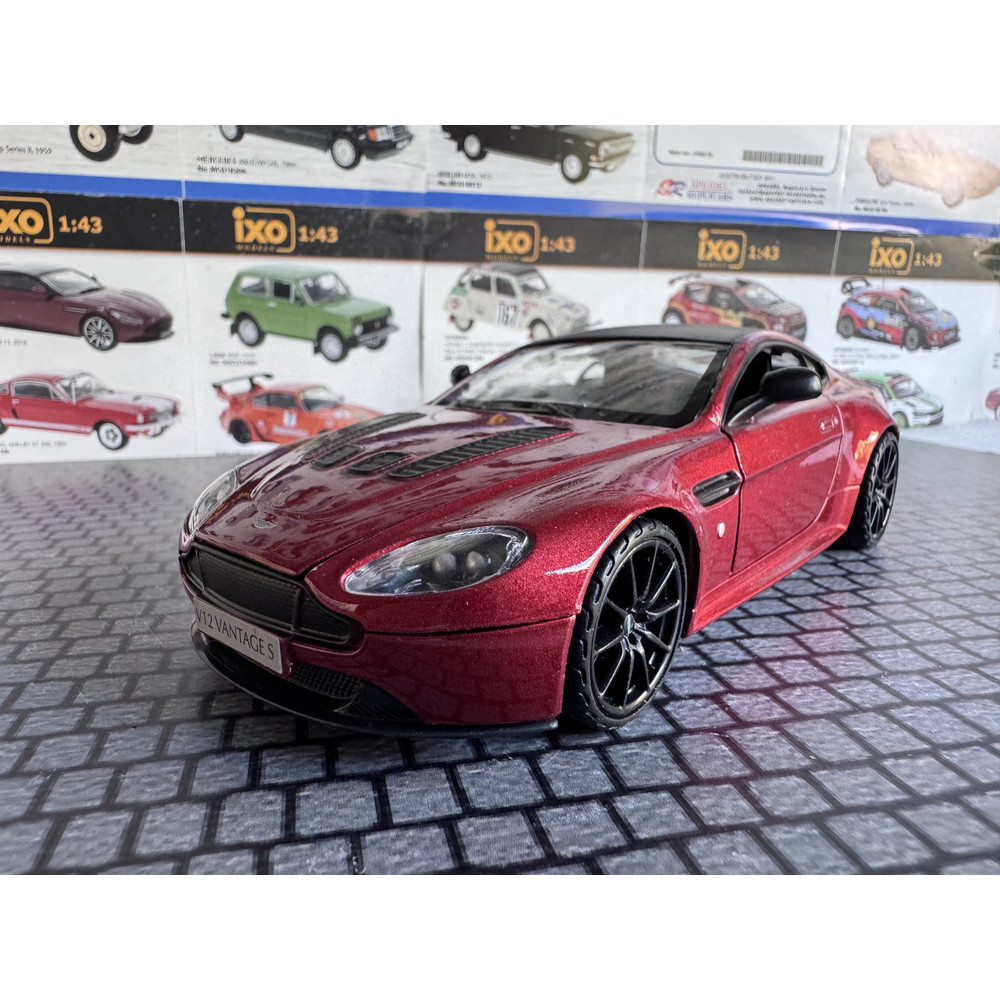 Aston Martin Vantage V12 S (2010)