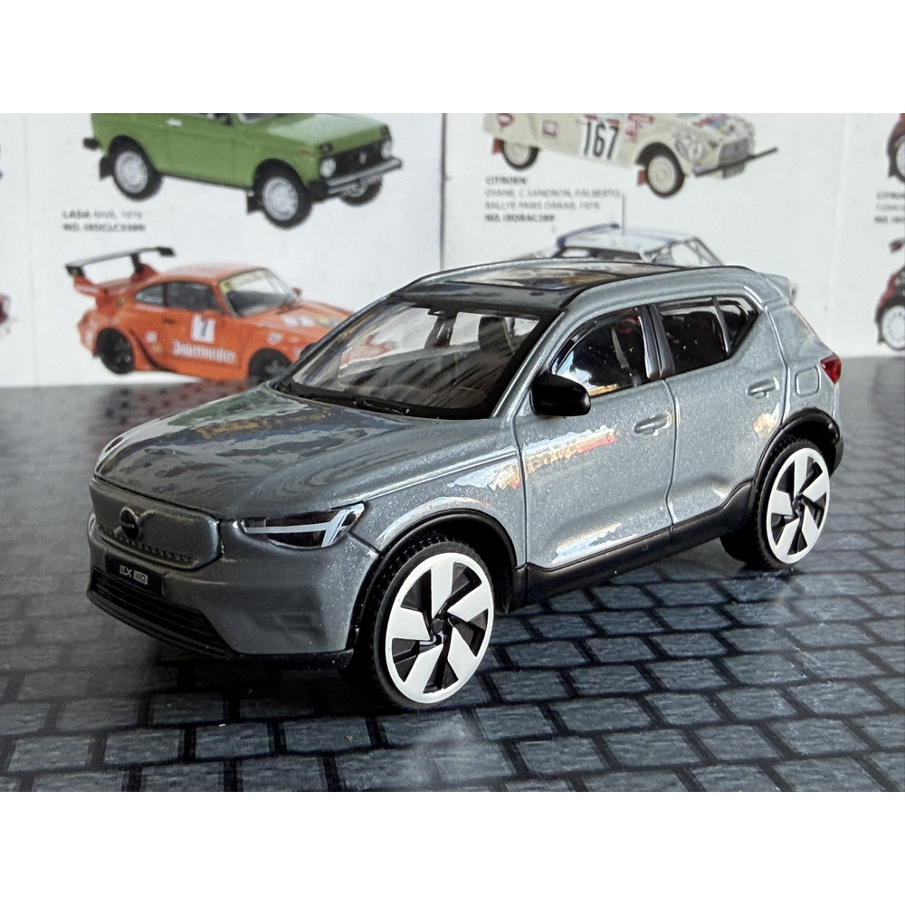 Volvo EX40 (2024)