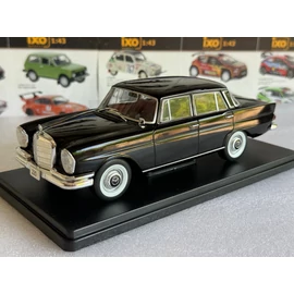 1:24 Mercedes-Benz W111 220