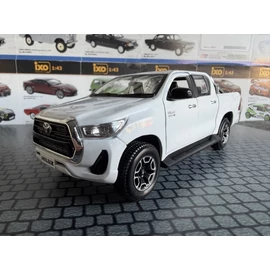 1:24 Toyota Hilux SR5