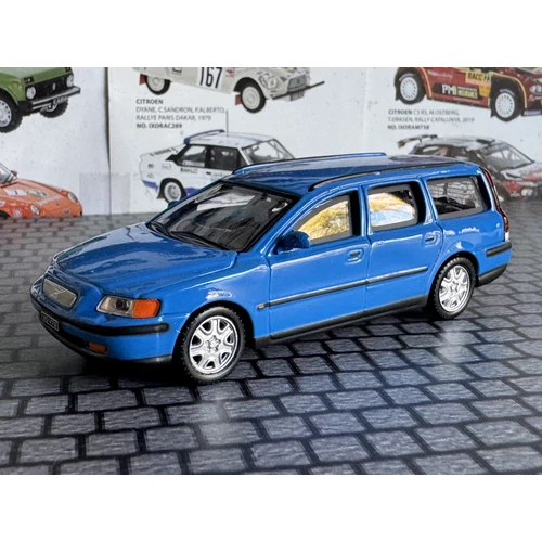 1:43 Volvo V70